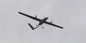 西安航空学院自主研发设计的“三文鱼”无人机试飞成功