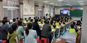 安康学院为白河茅坪镇中心小学挂牌“互联网+支教”试点学校