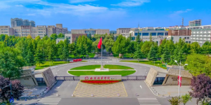 西安培华学院，让“小个子也能体验扣篮快感”