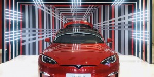 科技与国风的碰撞 特斯拉Model S Plaid西安巡展火了