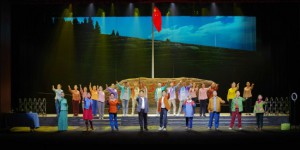 镇巴原创民歌剧《茶乡歌声飞》成功首演 唱响“世界天坑 民歌镇巴”新篇章