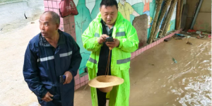 风雨逆行践初心 国寿担当护镇安——中国人寿镇安支公司抗洪抢险一线纪实