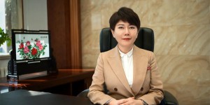 西安翻译学院董事长丁晶荣登《时代人物》封面