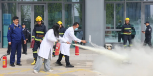 西安市红会医院联合草滩派出所开展消防实战演练