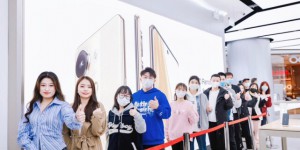 OPPO影像旗舰开售 西安多家体验店排起长队