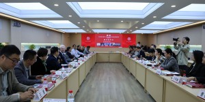 《中国挚友》新书发布会在西安培华学院举行