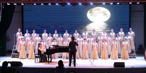 咸阳师范学院举办“声韵华章”五声合唱团实践与交流音乐会