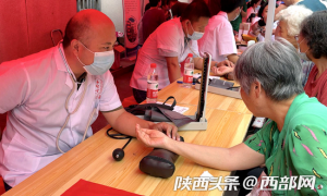 西安莲湖区“养老早市” 方便老年人简单就医需求