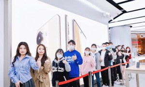 OPPO影像旗舰开售 西安多家体验店排起长队