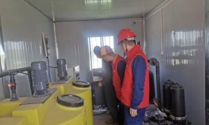国网咸阳供电公司“志愿红”服务在田间