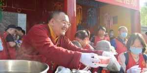 西安广仁寺举行“端午飘香·粽子传情”大型公益活动