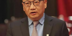 西安欧亚学院董事长胡建波在陕西省政协十二届四次会议作发言报告